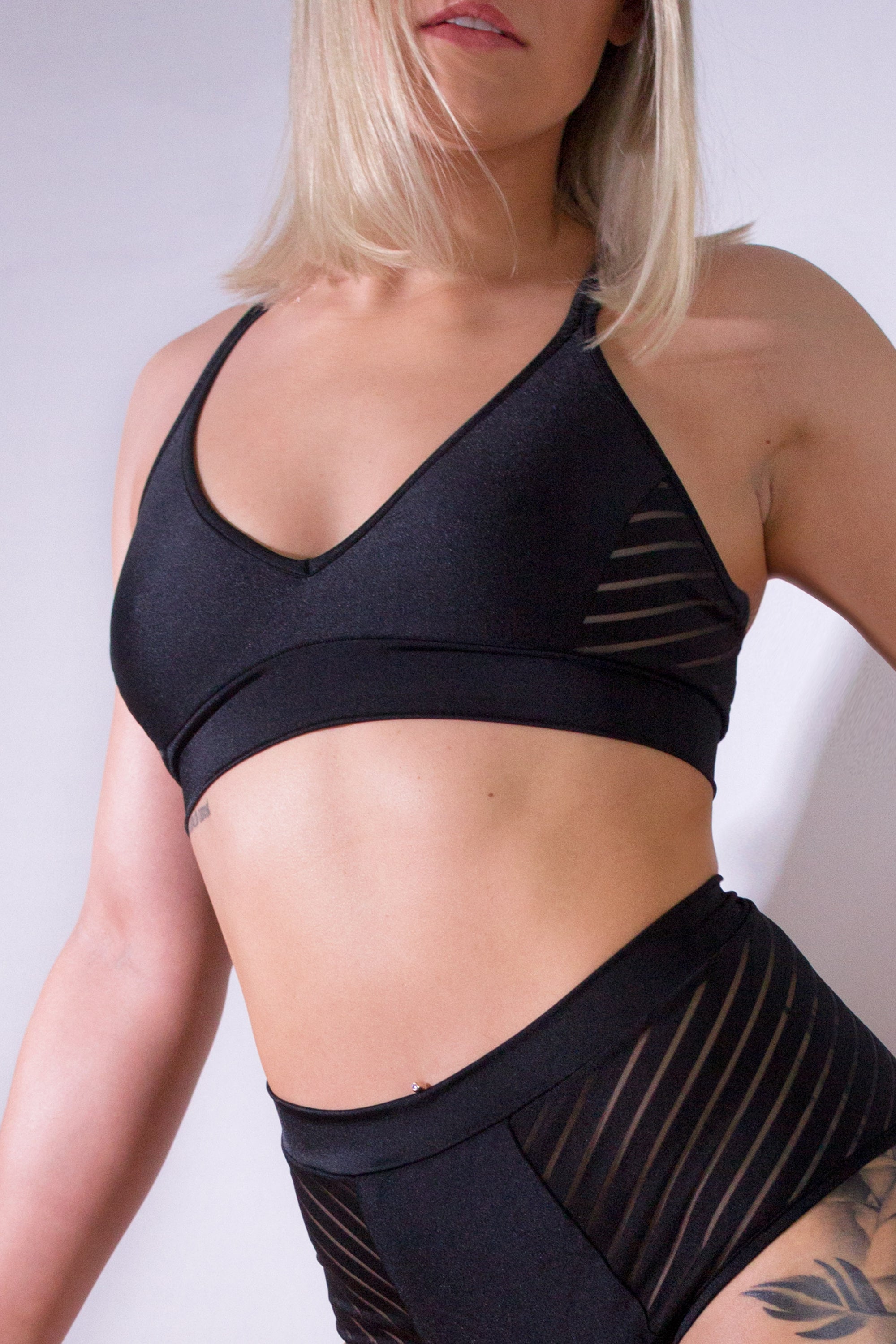 Sport Bra Stripe panel Crop Top / TOP STRIPE / BLACK - EXES LINGERIE